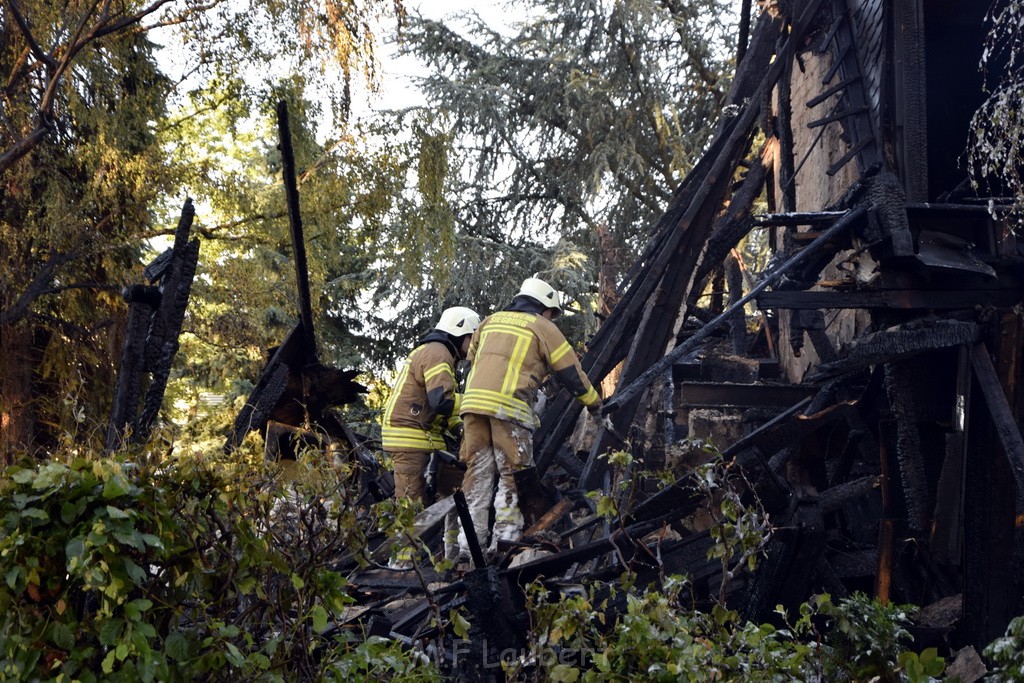 Grossfeuer Einfamilienhaus Siegburg Muehlengrabenstr P1112.JPG - Miklos Laubert